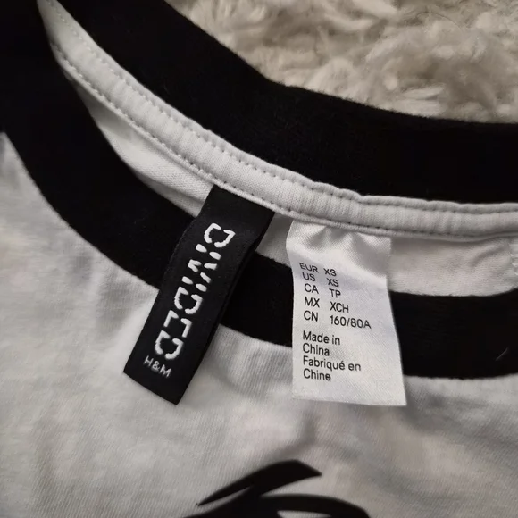 ☆5/$15☆H&M Divided “EXTRA” Racing Long Sleeve Shirt | White & Black | XS - Picture 9 of 16